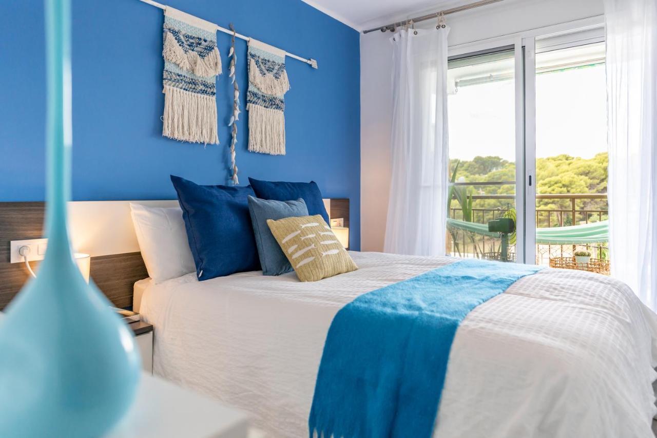 Beach Front Retro Hideaway In Salou Exterior photo