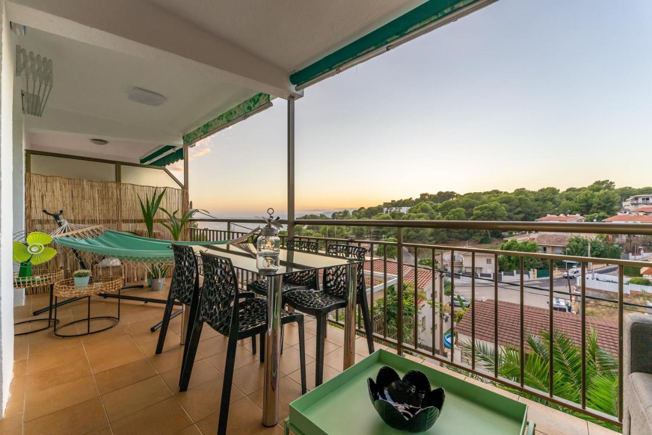 Beach Front Retro Hideaway In Salou Exterior photo