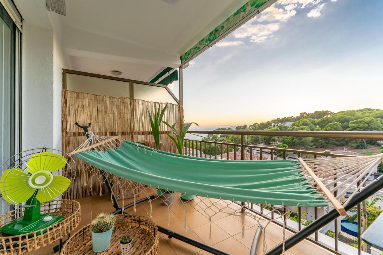 Beach Front Retro Hideaway In Salou Exterior photo
