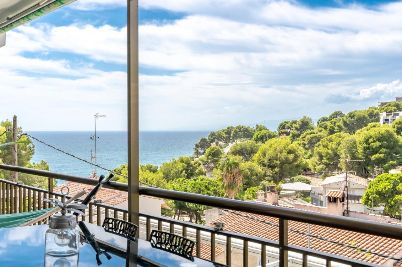 Beach Front Retro Hideaway In Salou Exterior photo